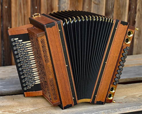 4er-Klasse 46/18 HOLZ - Mahagoni mit Büffelhornknöpfen